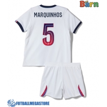 Fotballdrakt Barn Paris Saint-Germain Marquinhos #5 Bortedraktsett 2026-27 Kortermet (+ Korte bukser)